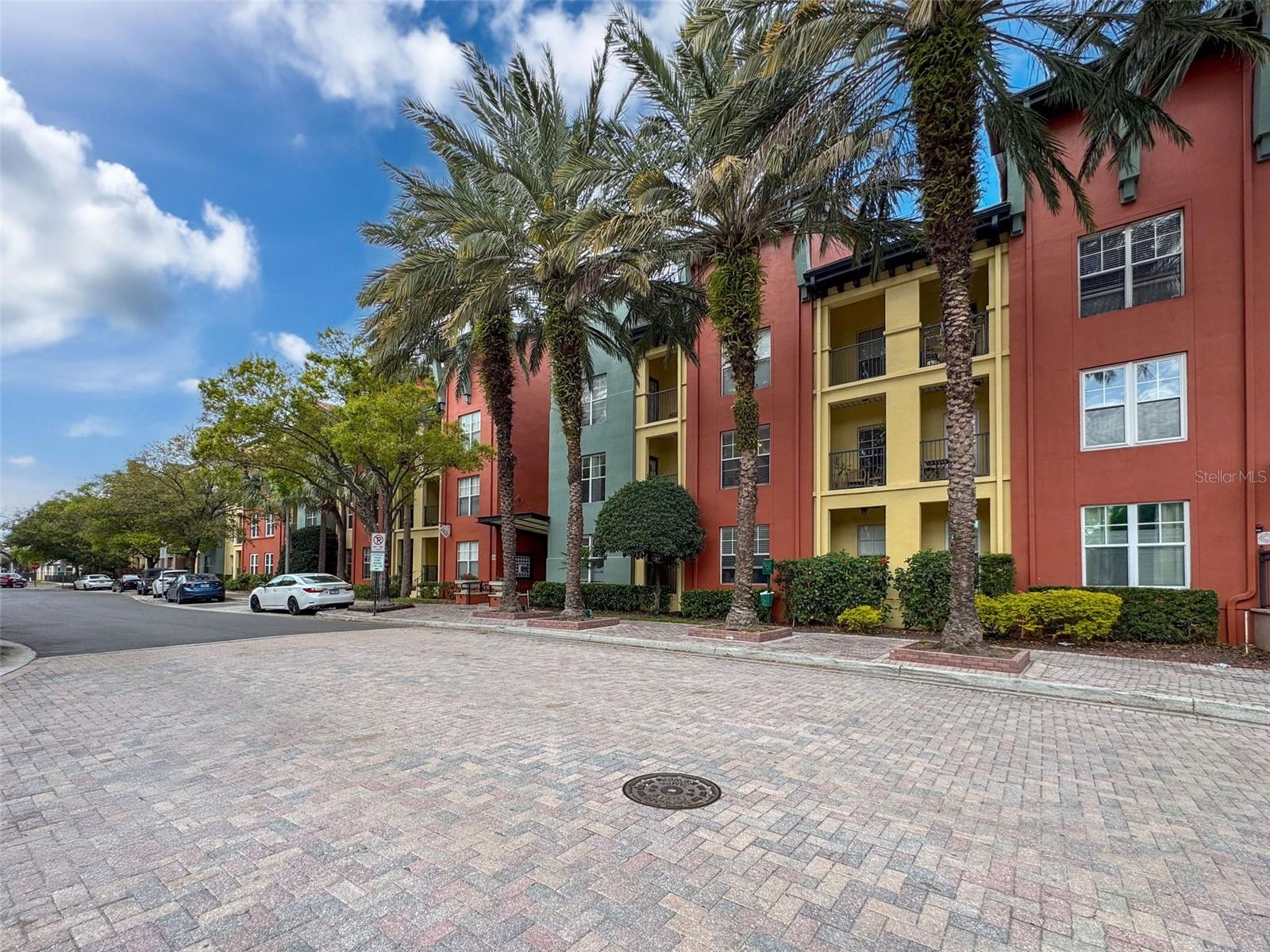 2410 W AZEELE ST #220, TAMPA, FL, 33609