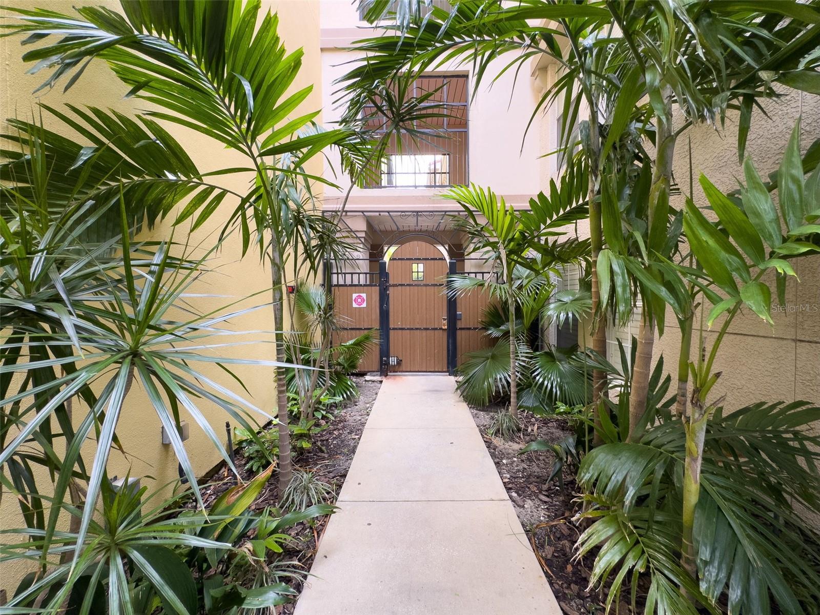 2410 W AZEELE ST #220, TAMPA, FL, 33609