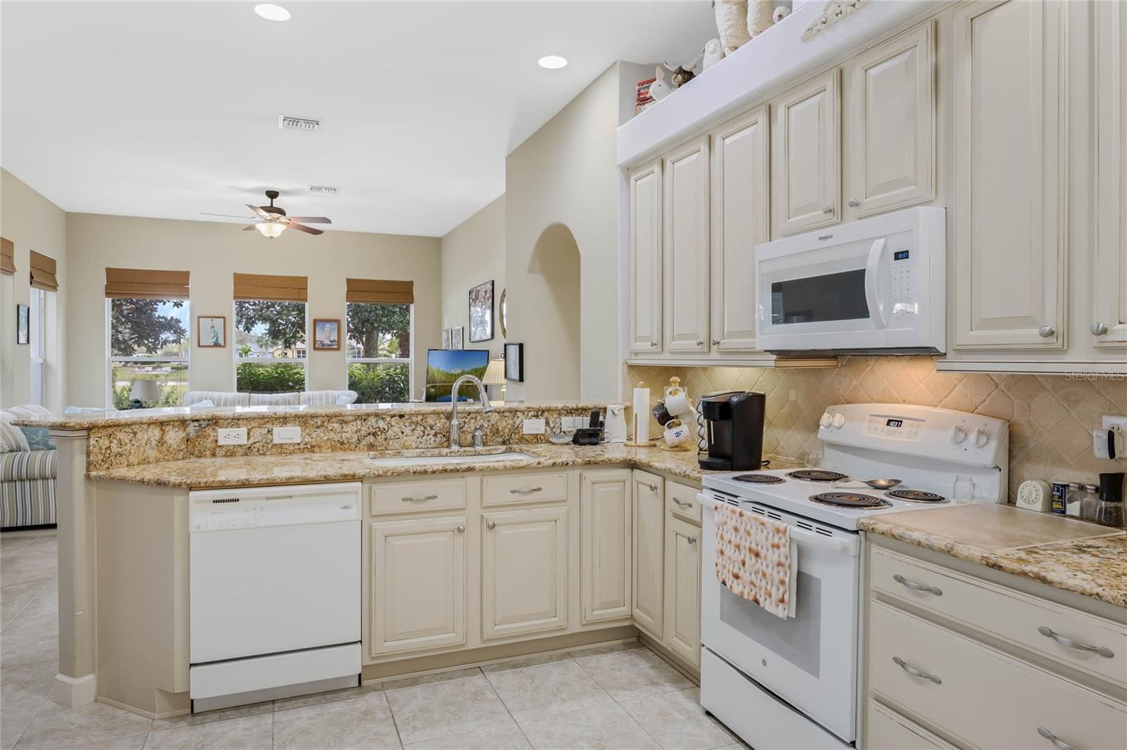 2030 BAYSIDE AVE, MOUNT DORA, FL, 32757
