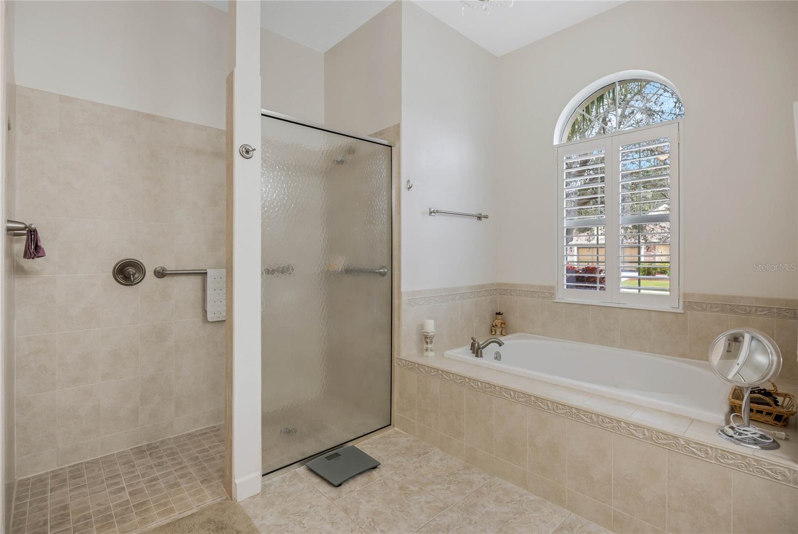 2030 BAYSIDE AVE, MOUNT DORA, FL, 32757