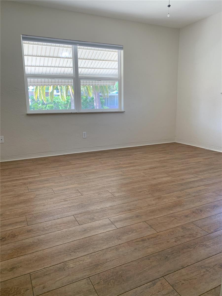 511 82ND AVE N, ST PETERSBURG, FL, 33702