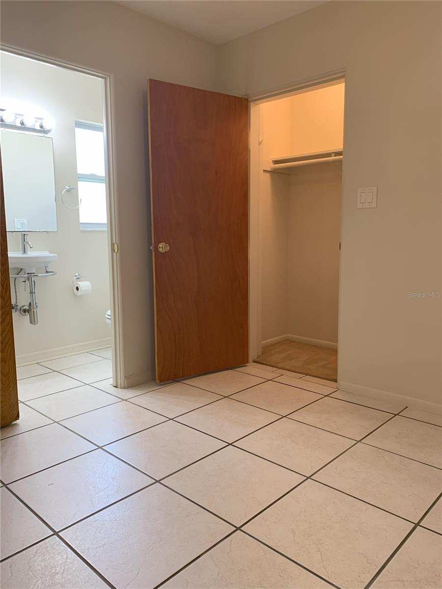 511 82ND AVE N, ST PETERSBURG, FL, 33702