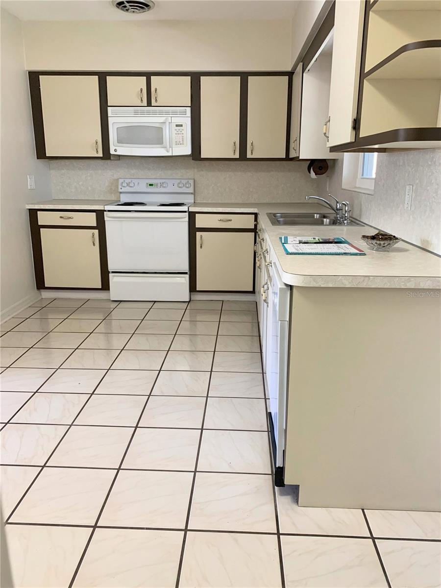 511 82ND AVE N, ST PETERSBURG, FL, 33702