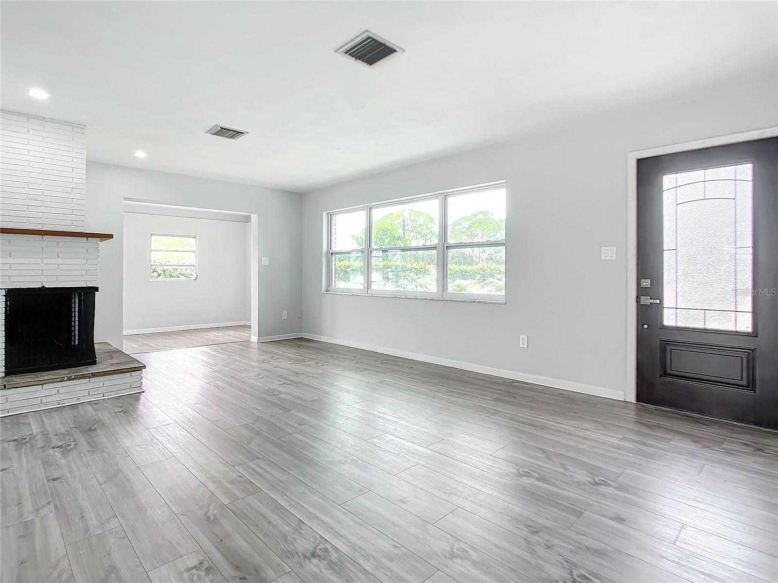 405 S LAKE DR, CLEARWATER, FL, 33755