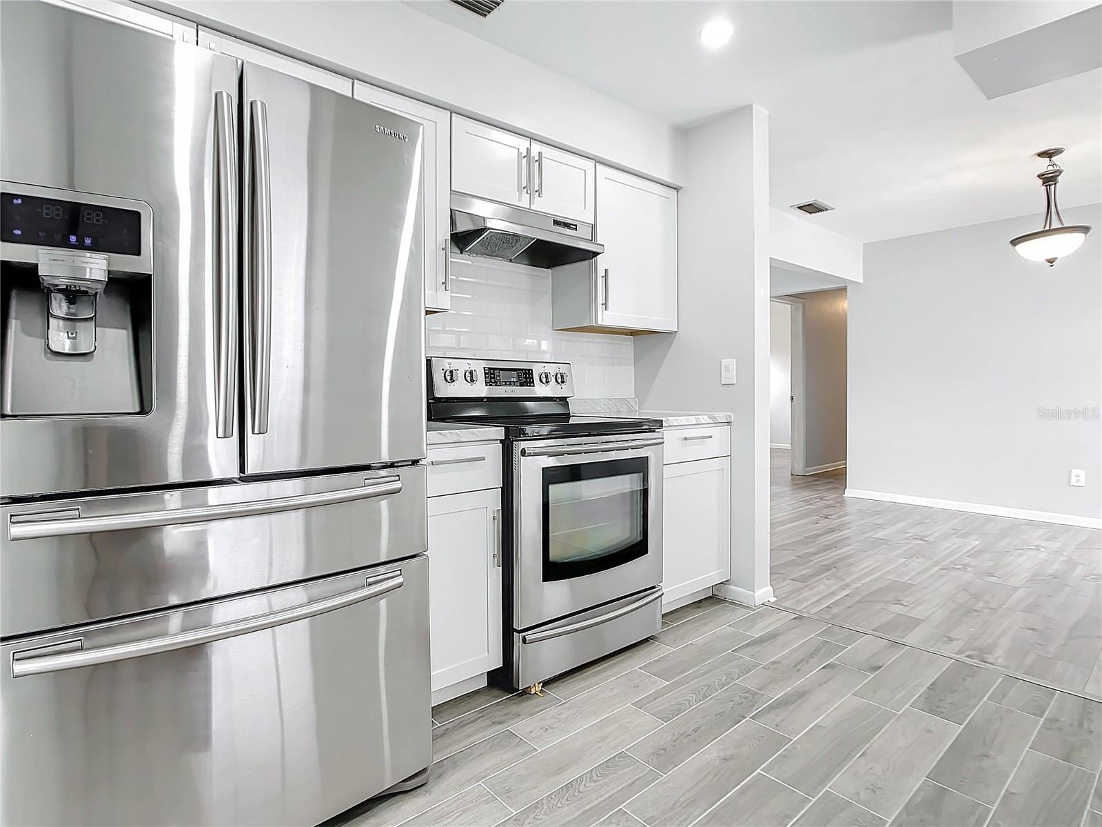 405 S LAKE DR, CLEARWATER, FL, 33755