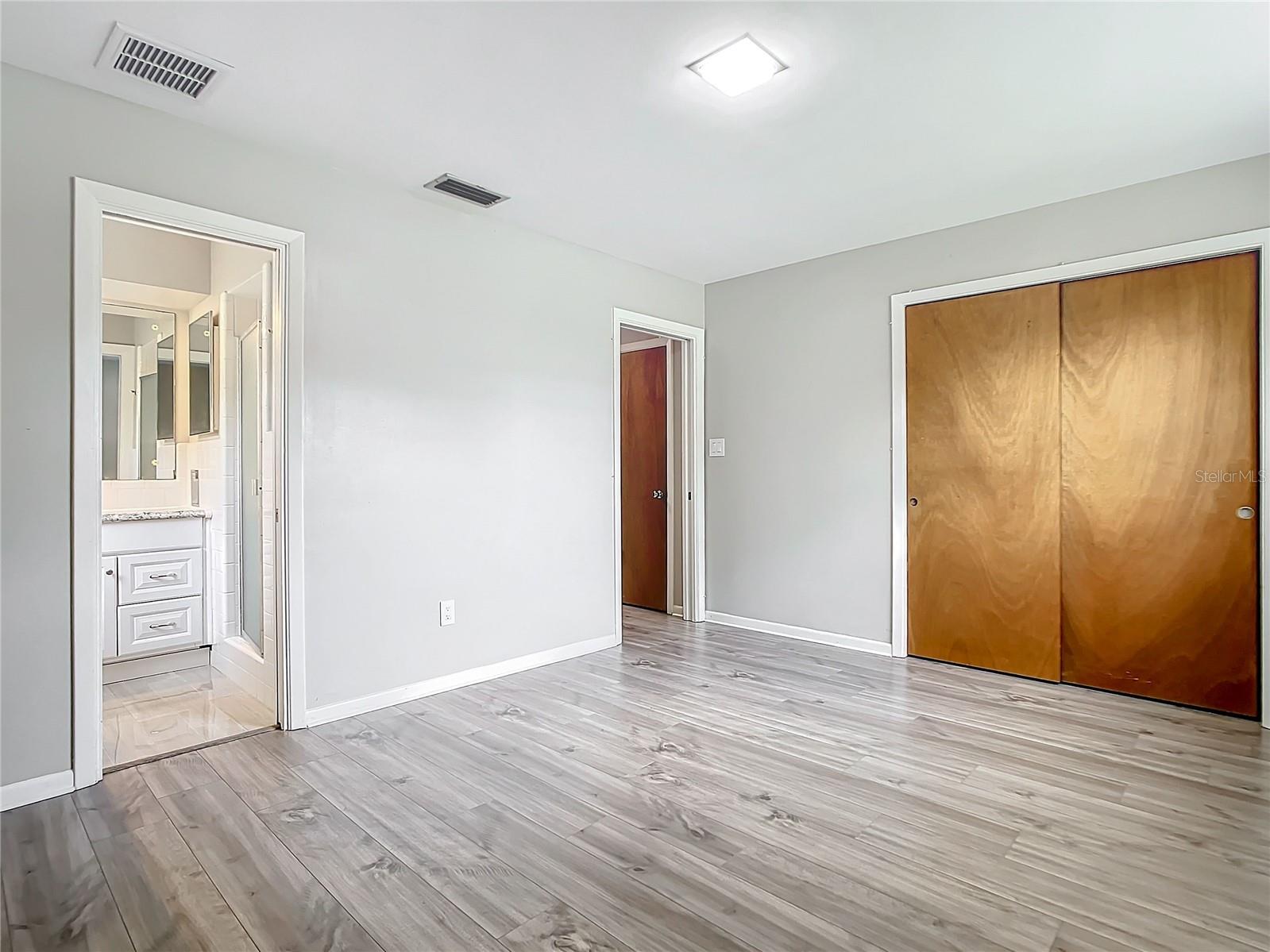 405 S LAKE DR, CLEARWATER, FL, 33755
