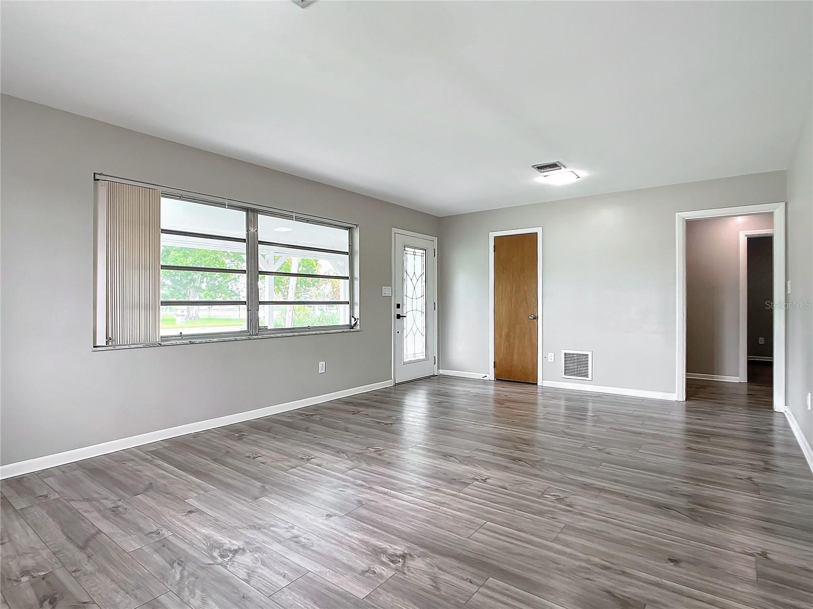 405 S LAKE DR, CLEARWATER, FL, 33755