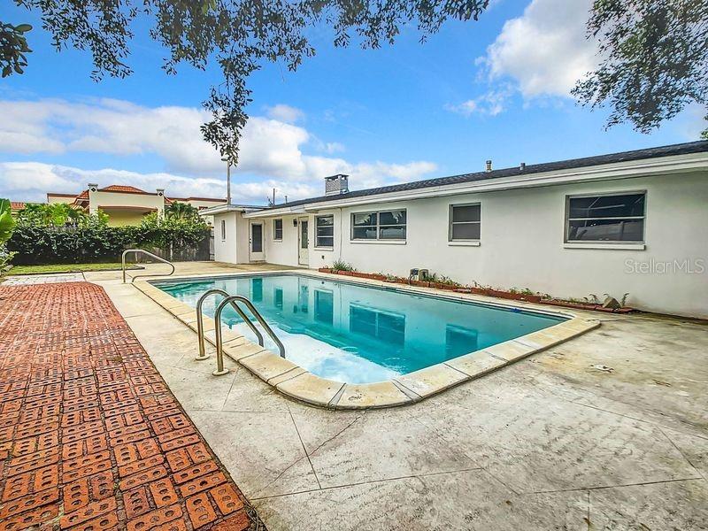 405 S LAKE DR, CLEARWATER, FL, 33755