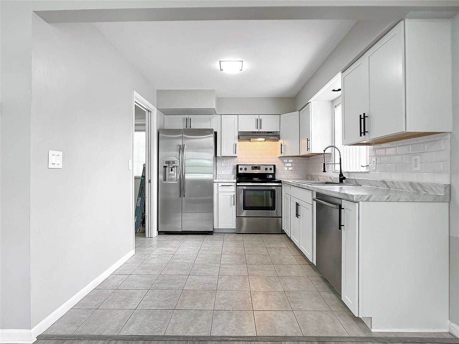 405 S LAKE DR, CLEARWATER, FL, 33755