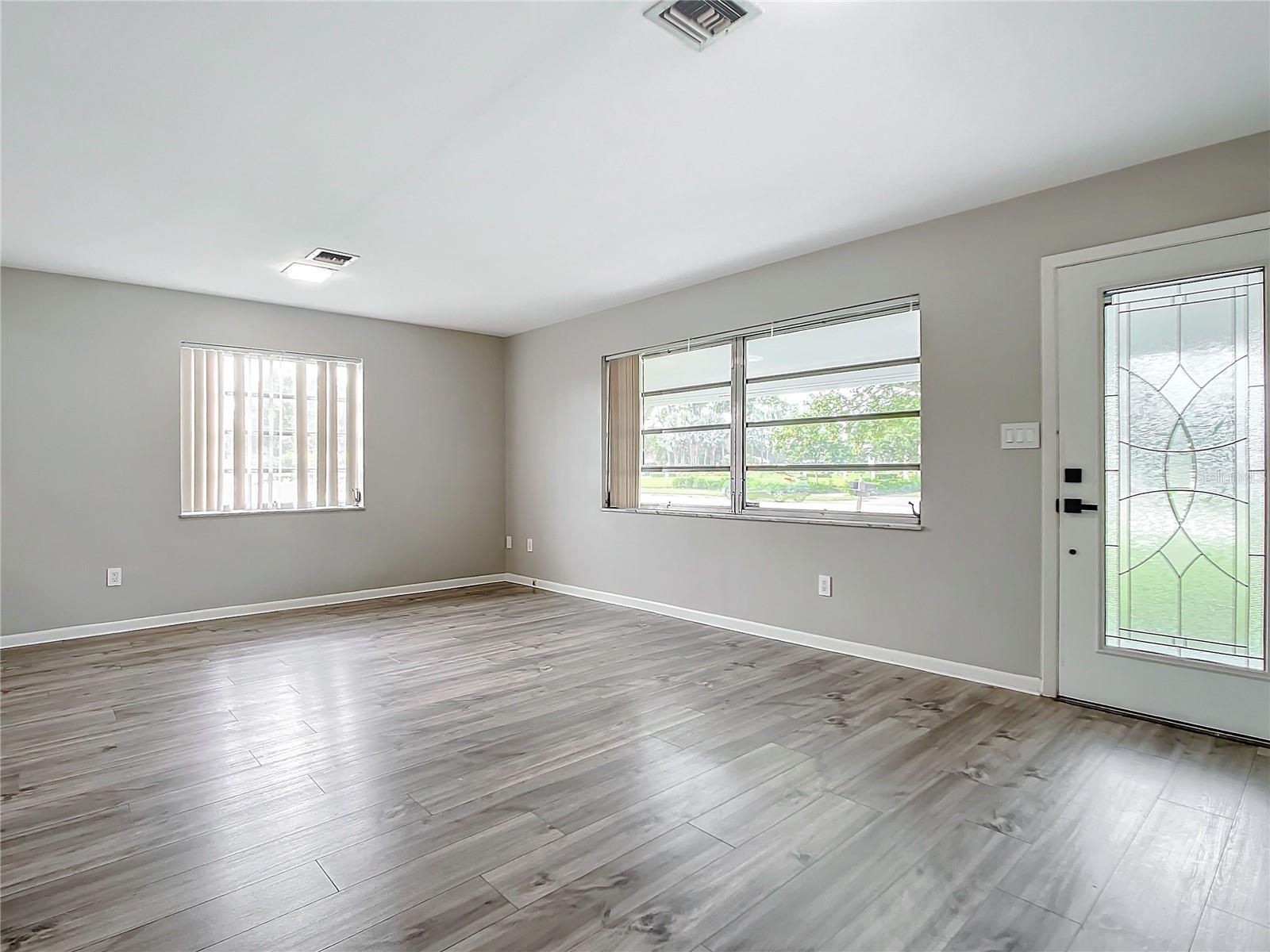 405 S LAKE DR, CLEARWATER, FL, 33755