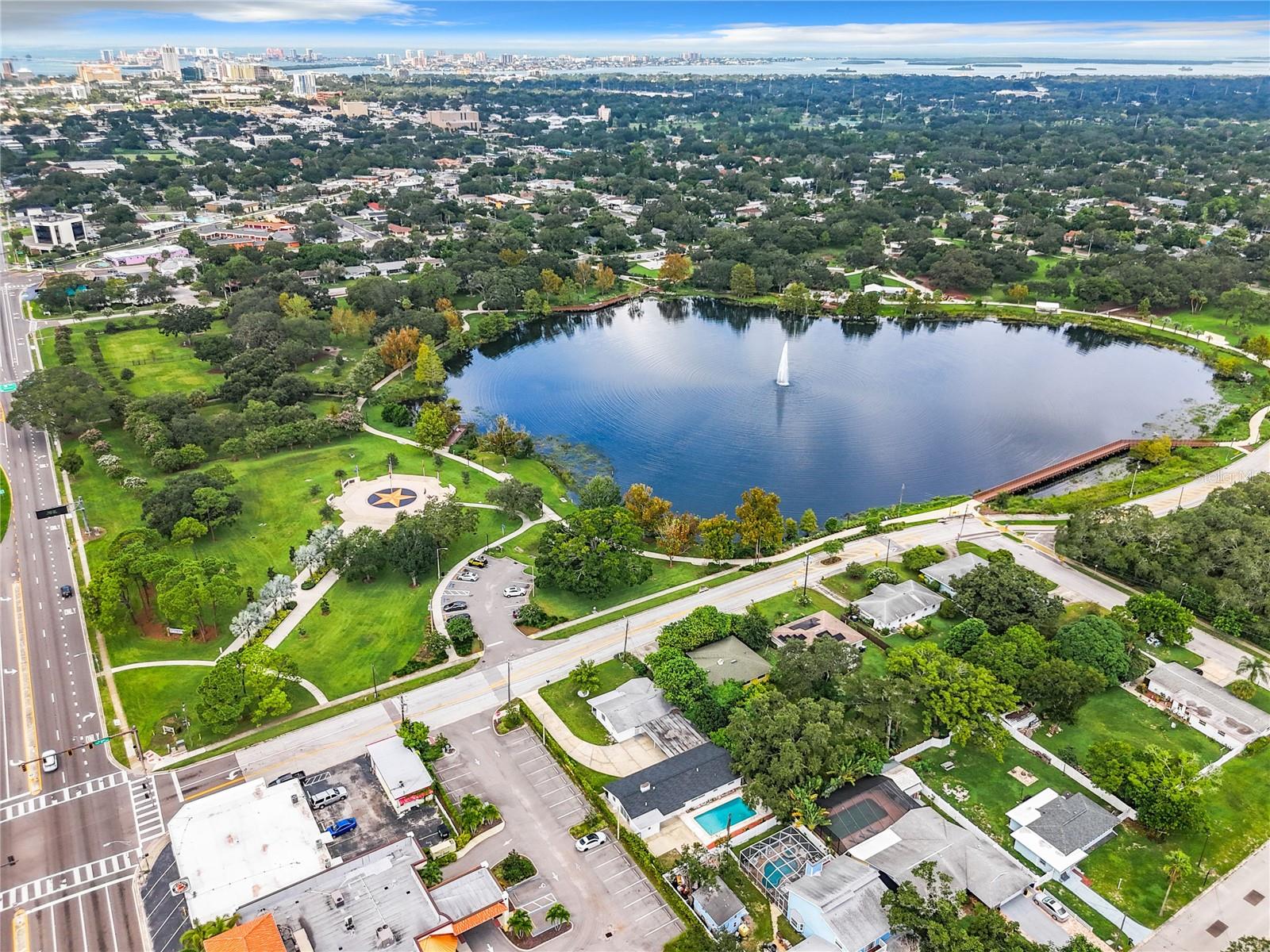 405 S LAKE DR, CLEARWATER, FL, 33755