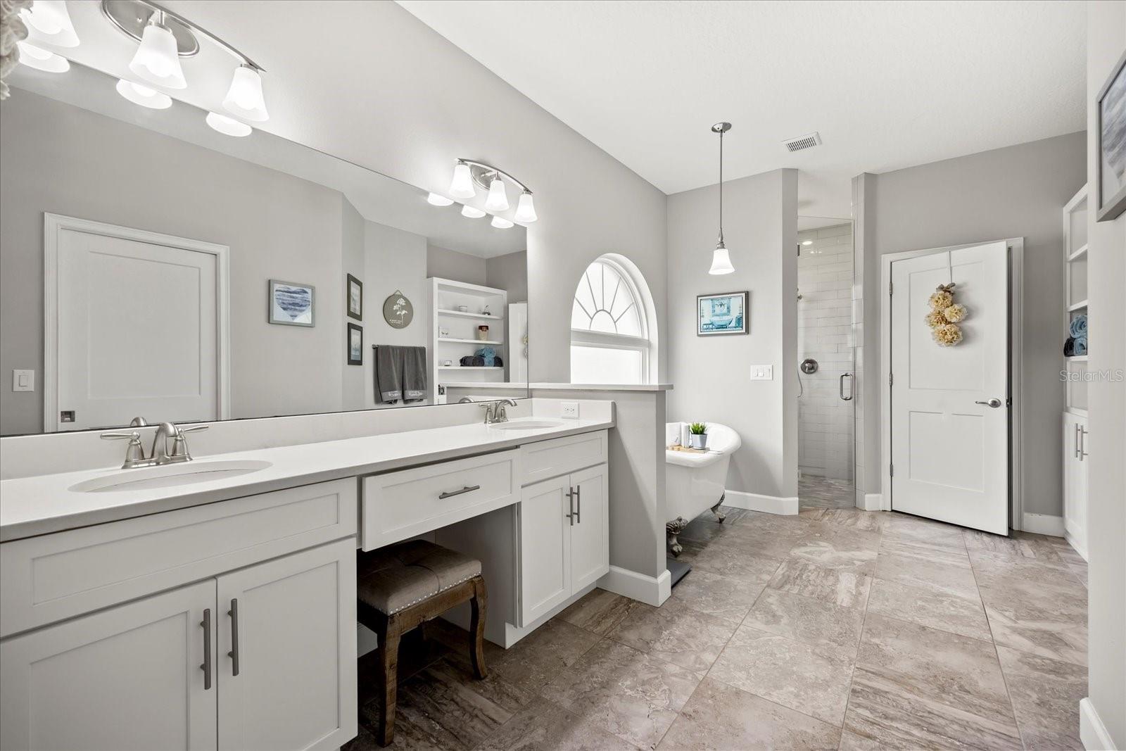 17648 LIVE OAK DR, TAVARES, FL, 32778
