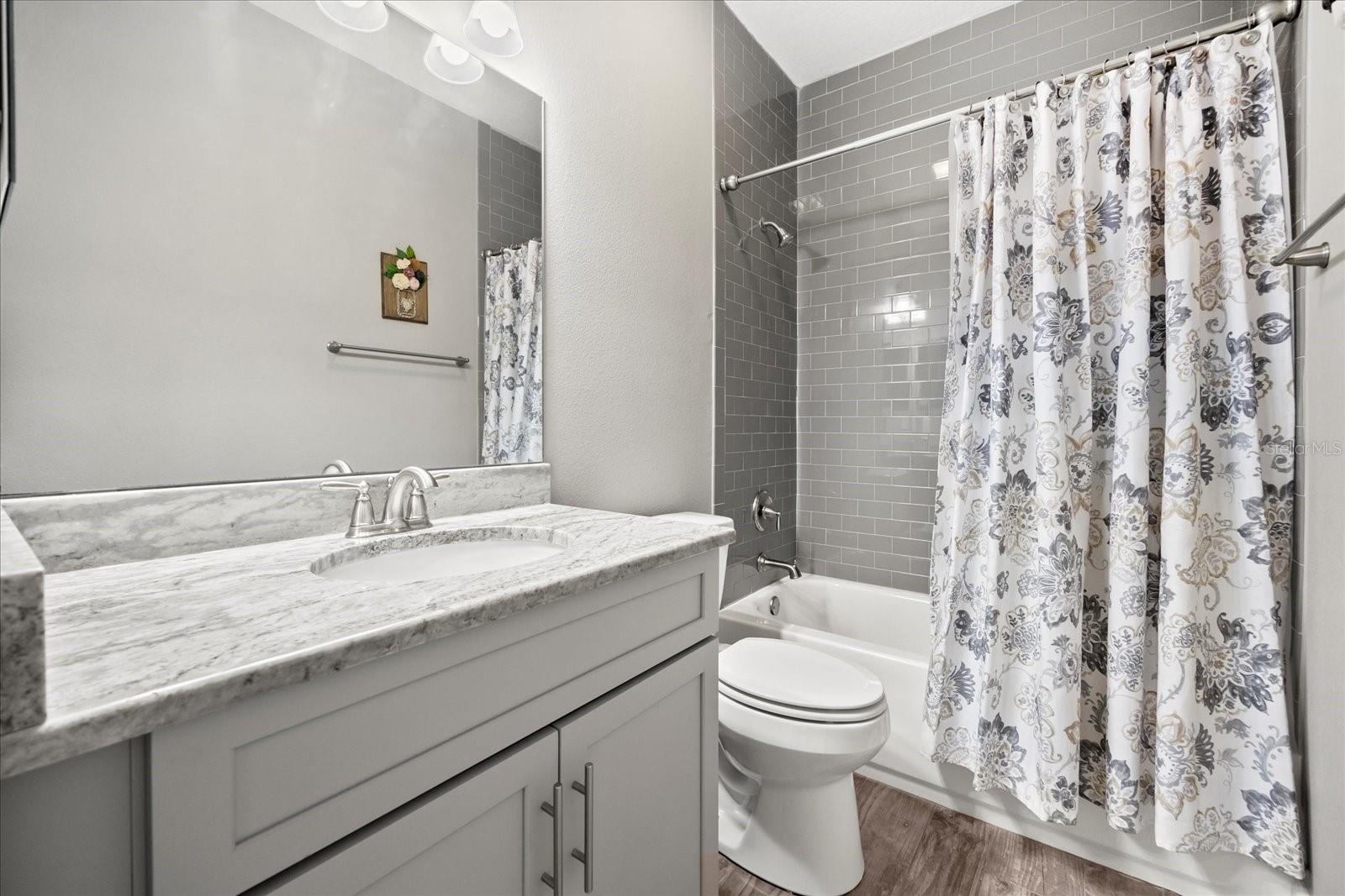 17648 LIVE OAK DR, TAVARES, FL, 32778