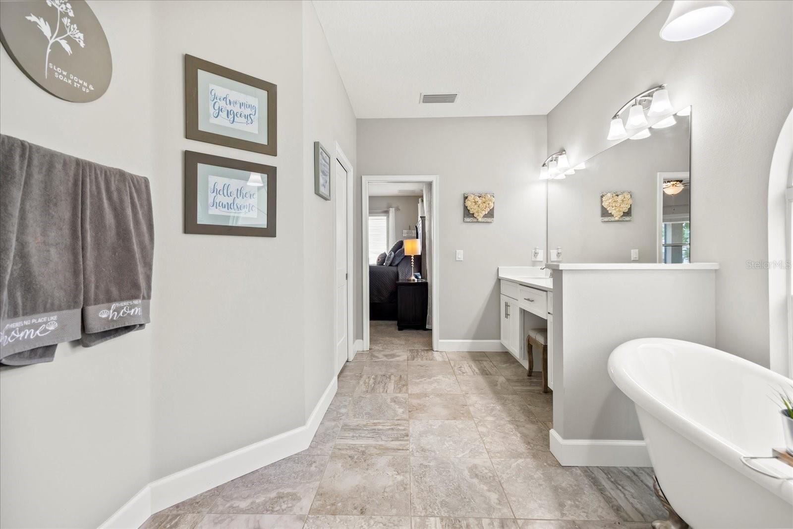 17648 LIVE OAK DR, TAVARES, FL, 32778