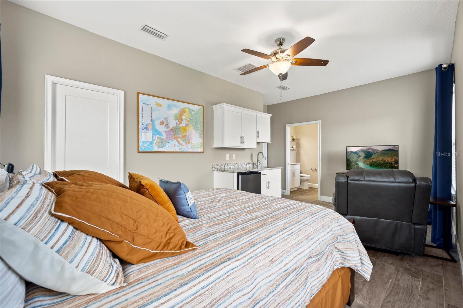 17648 LIVE OAK DR, TAVARES, FL, 32778