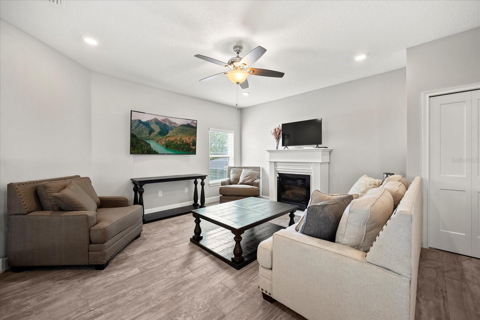 17648 LIVE OAK DR, TAVARES, FL, 32778