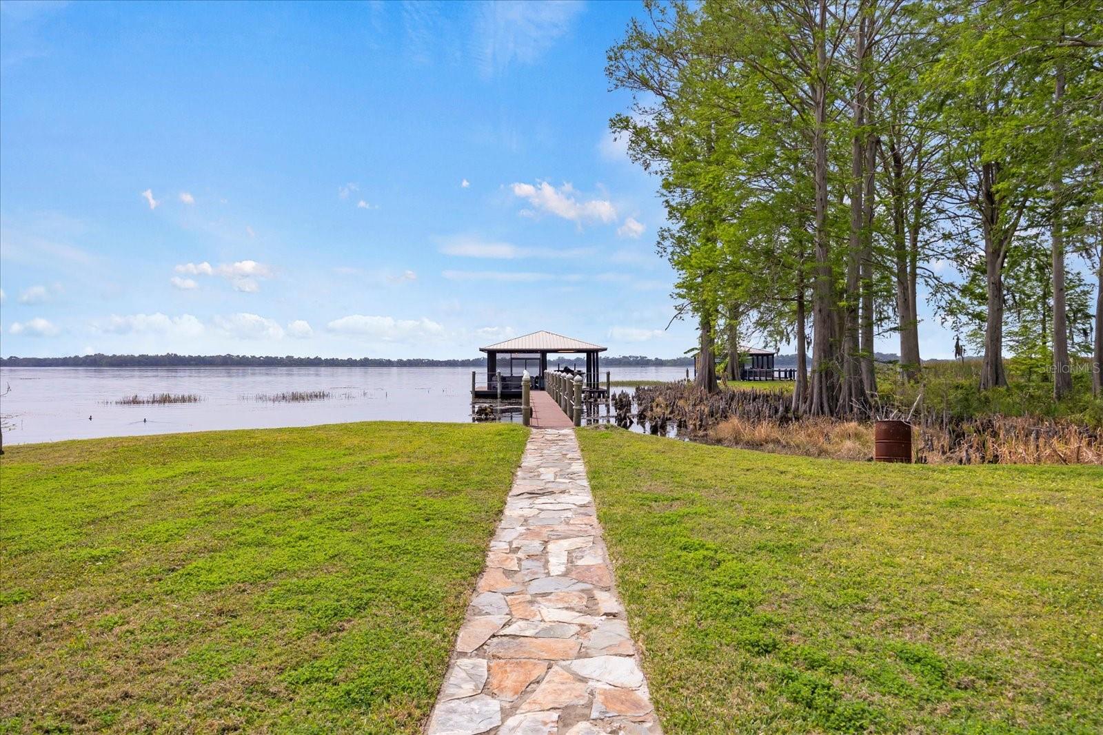 17648 LIVE OAK DR, TAVARES, FL, 32778
