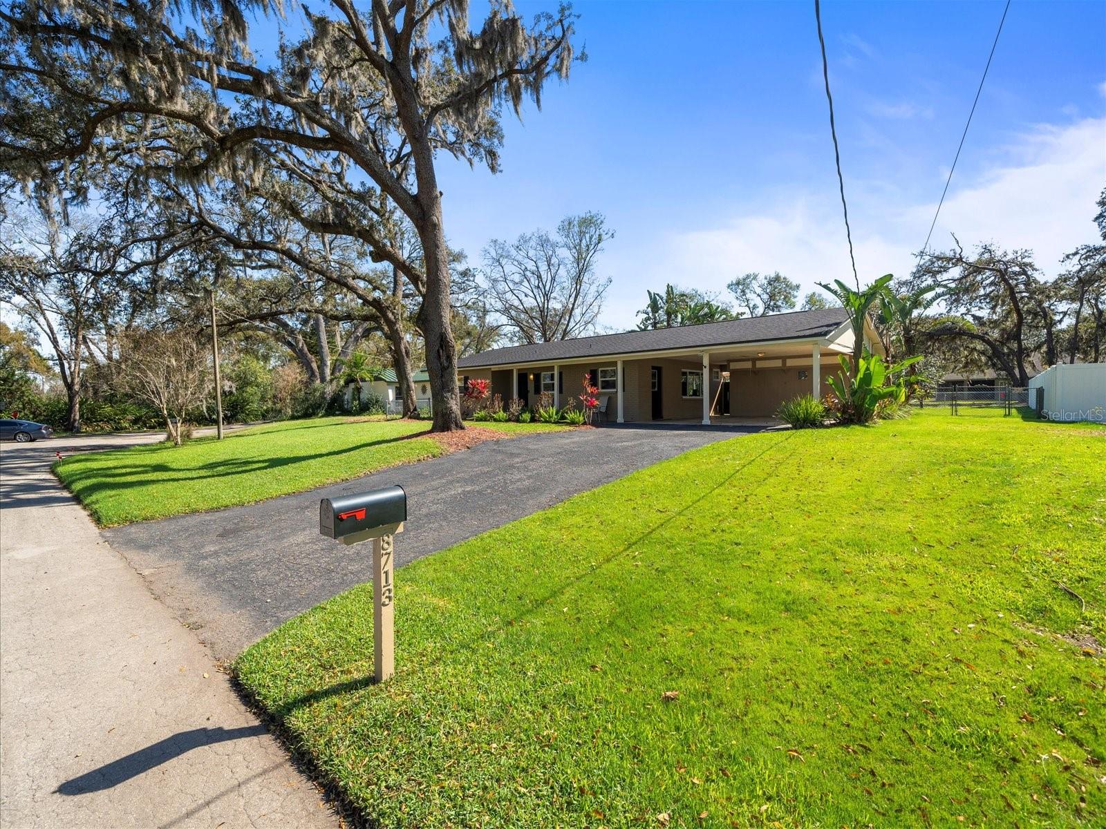 8713 W LANWAY DR, TAMPA, FL, 33637