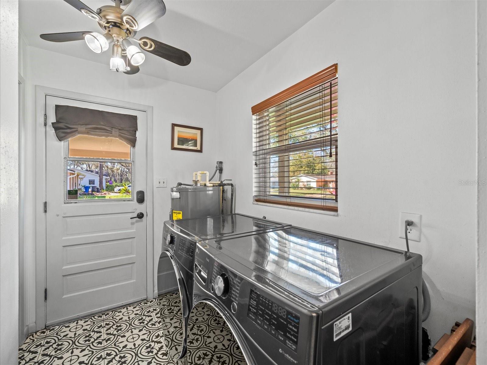 8713 W LANWAY DR, TAMPA, FL, 33637