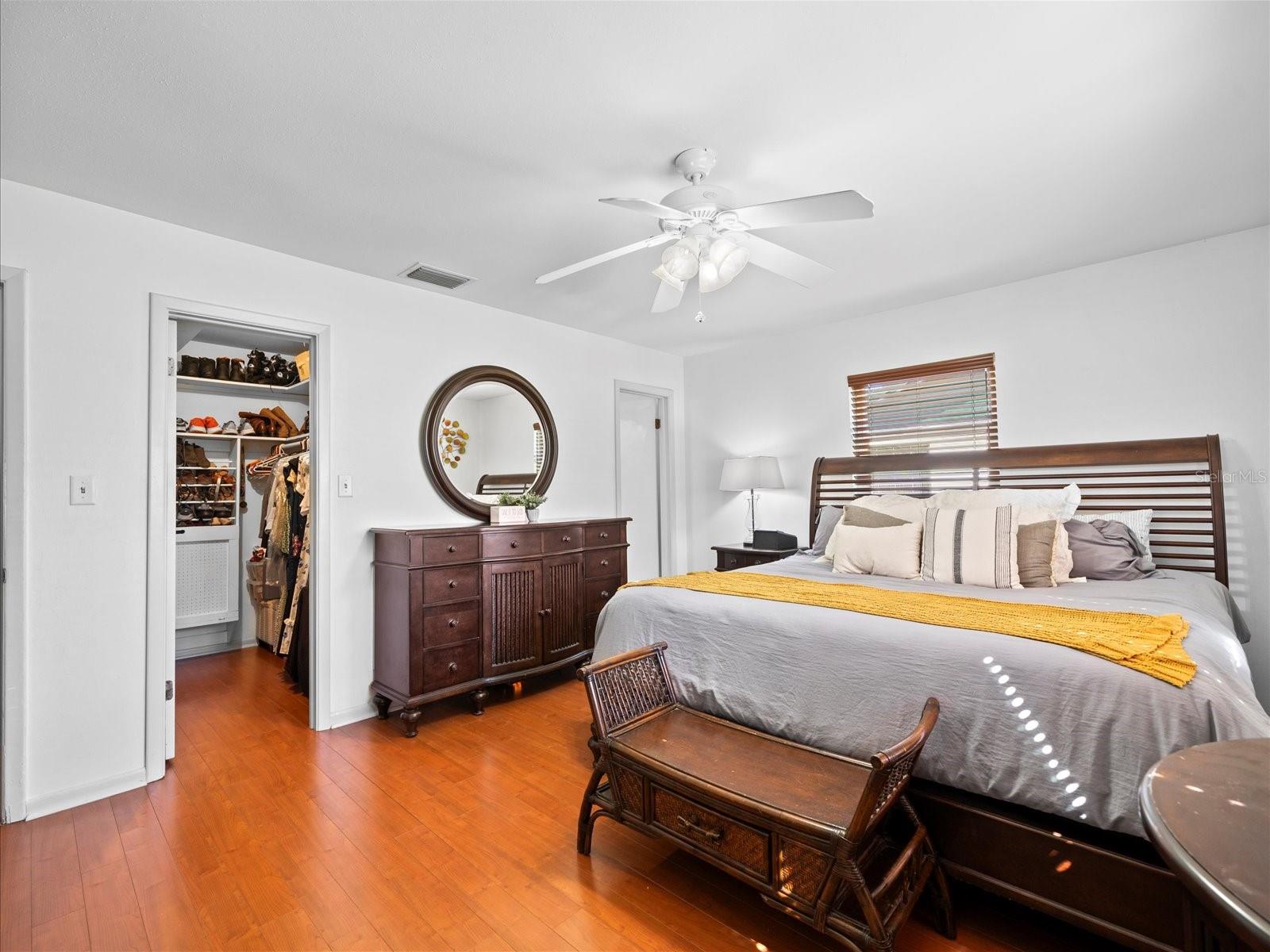 8713 W LANWAY DR, TAMPA, FL, 33637