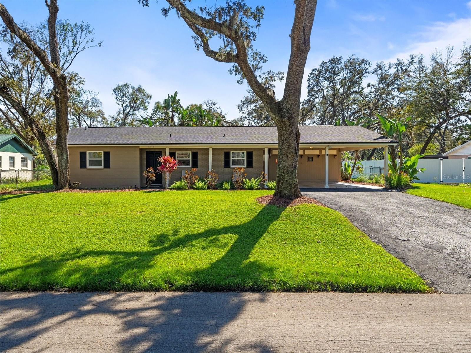 8713 W LANWAY DR, TAMPA, FL, 33637