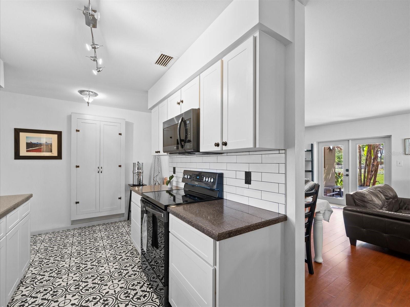 8713 W LANWAY DR, TAMPA, FL, 33637