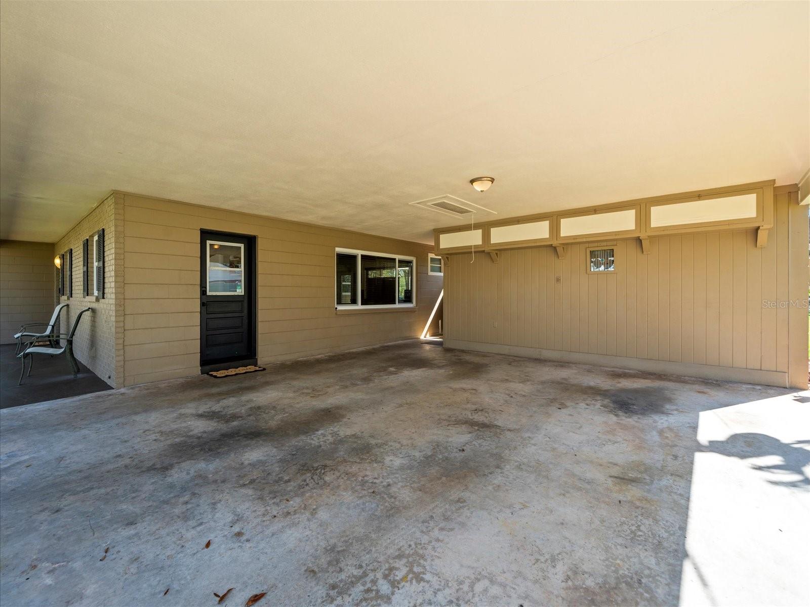 8713 W LANWAY DR, TAMPA, FL, 33637