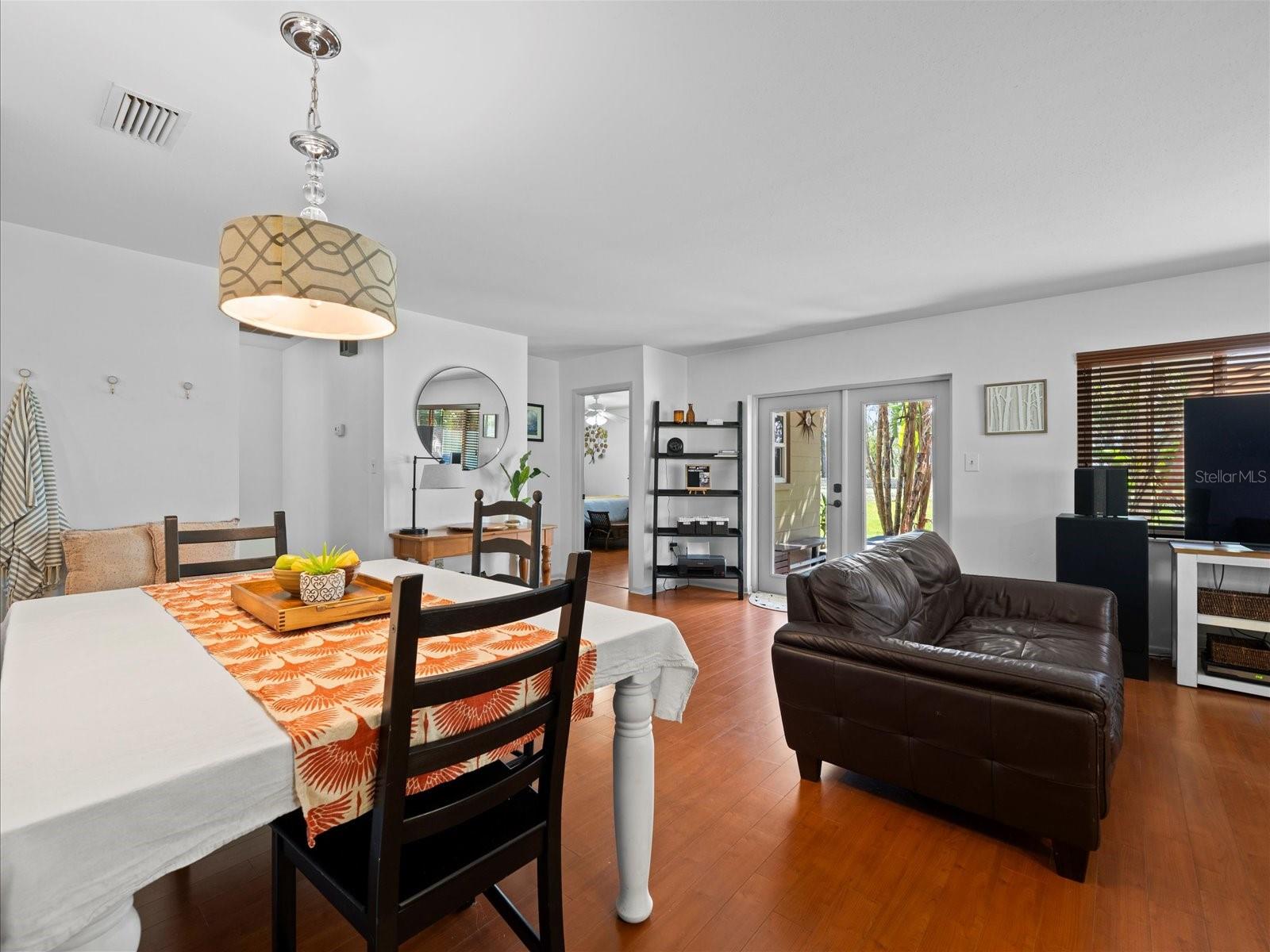 8713 W LANWAY DR, TAMPA, FL, 33637