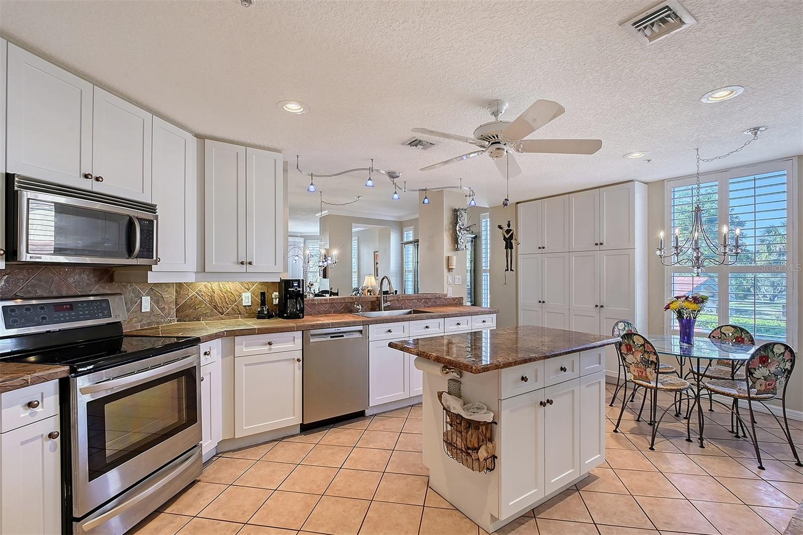 5420 EAGLES POINT CIR #106, SARASOTA, FL, 34231