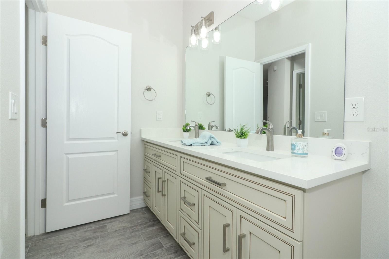 1038 DENNIS AVE, ORLANDO, FL, 32807
