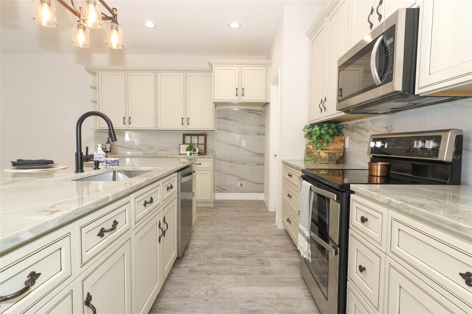 1038 DENNIS AVE, ORLANDO, FL, 32807