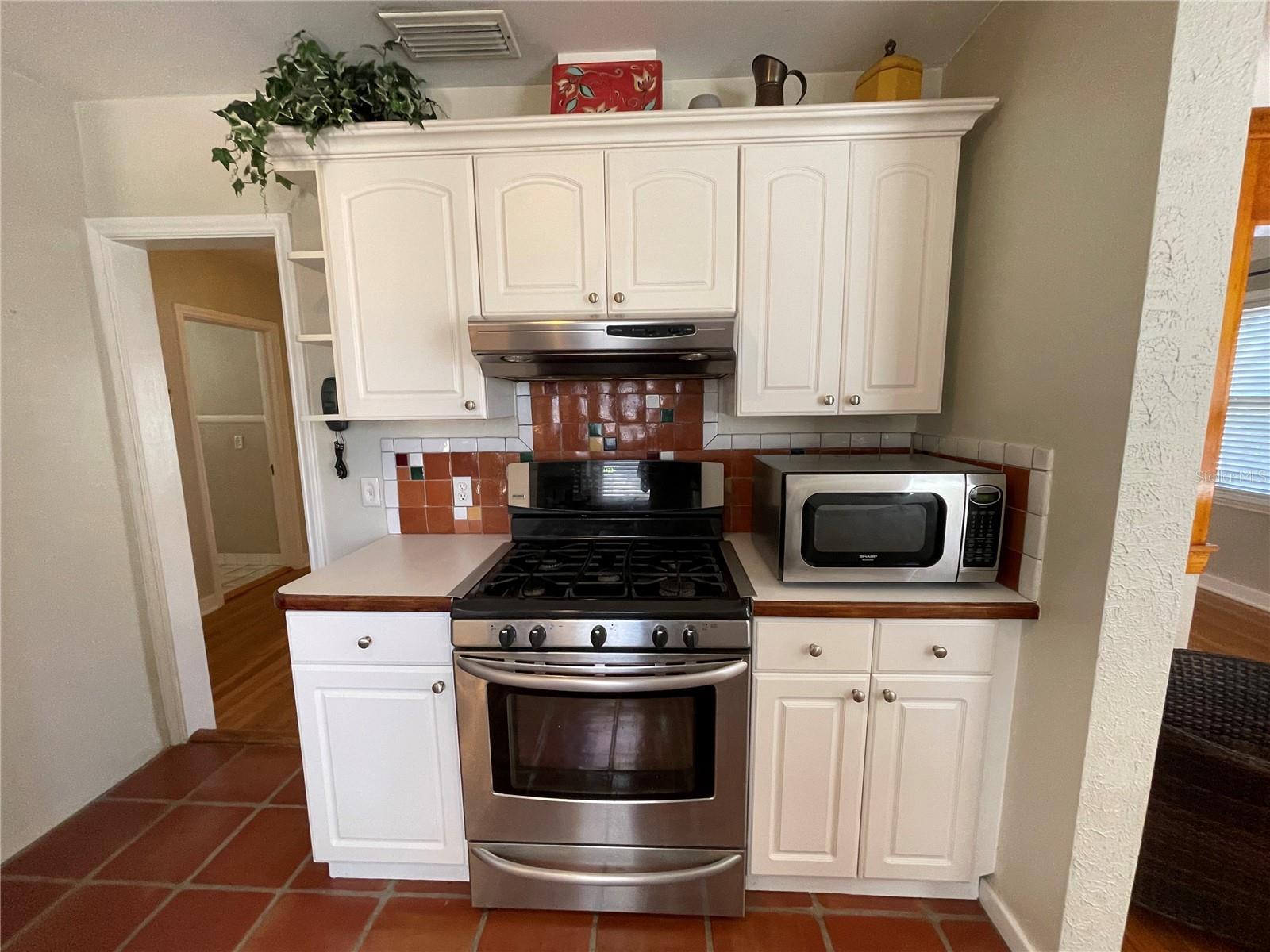 1182 25TH AVE N, ST PETERSBURG, FL, 33704