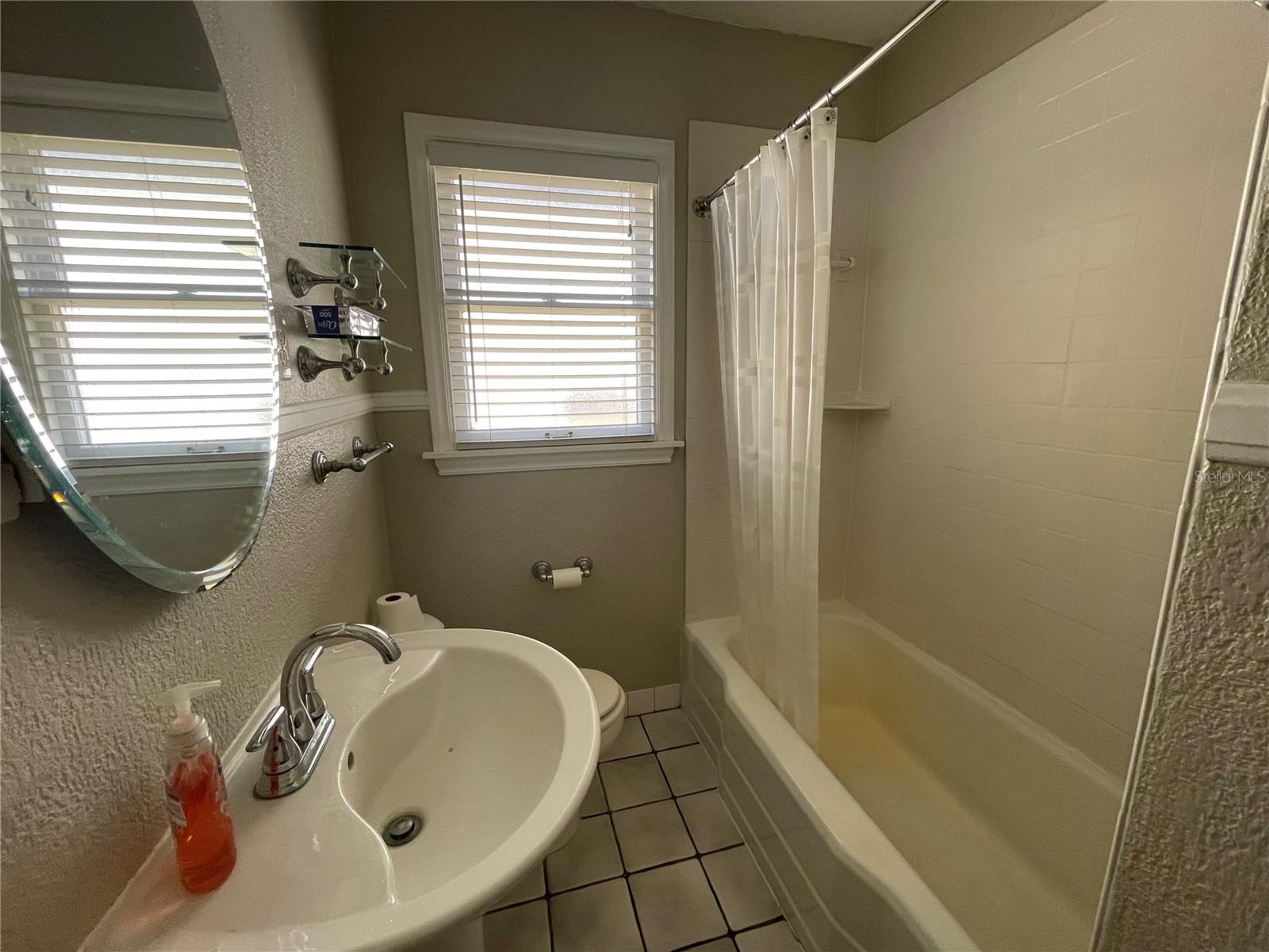 1182 25TH AVE N, ST PETERSBURG, FL, 33704