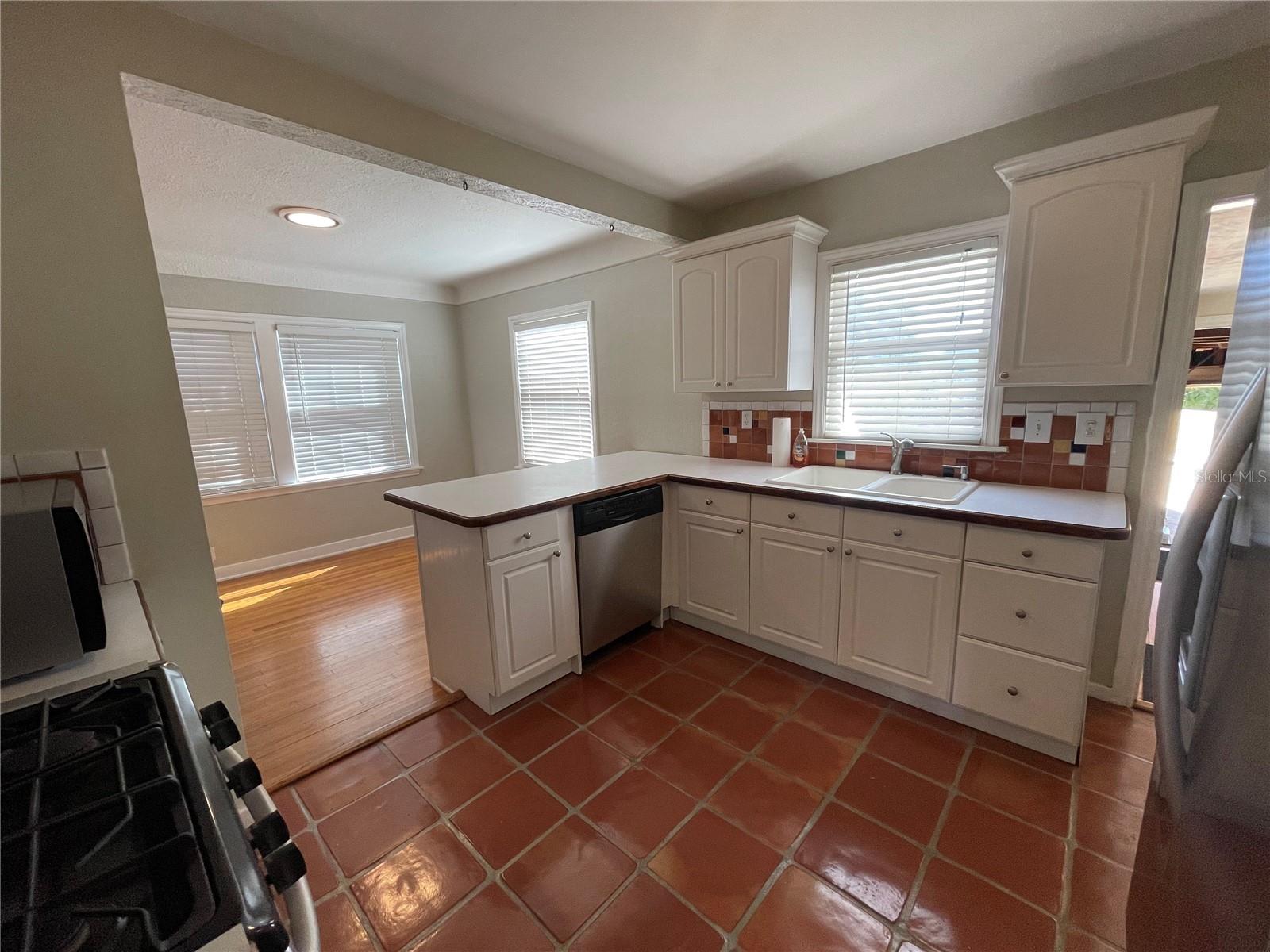 1182 25TH AVE N, ST PETERSBURG, FL, 33704