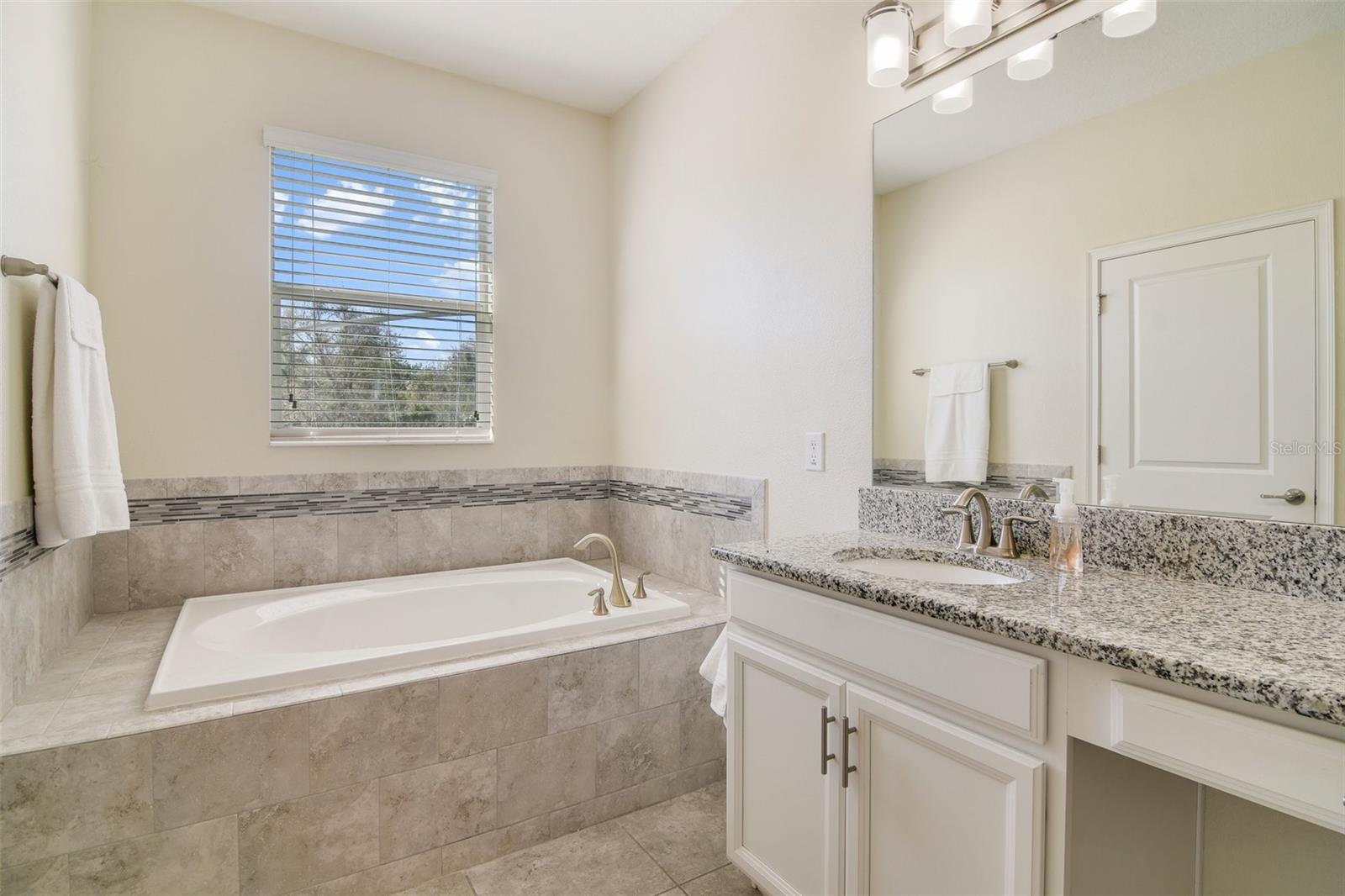 10012 LOVEGRASS LN, ORLANDO, FL, 32832