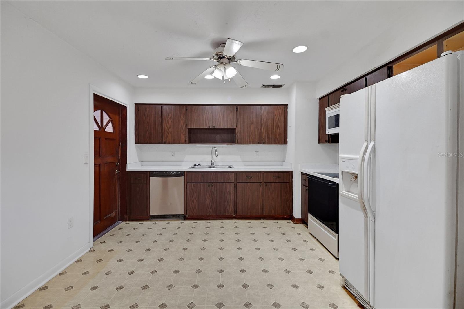 6213 HIGHLAND AVE, LEESBURG, FL, 34748