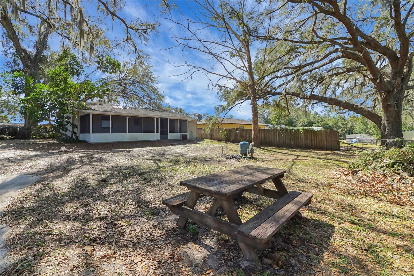 6213 HIGHLAND AVE, LEESBURG, FL, 34748