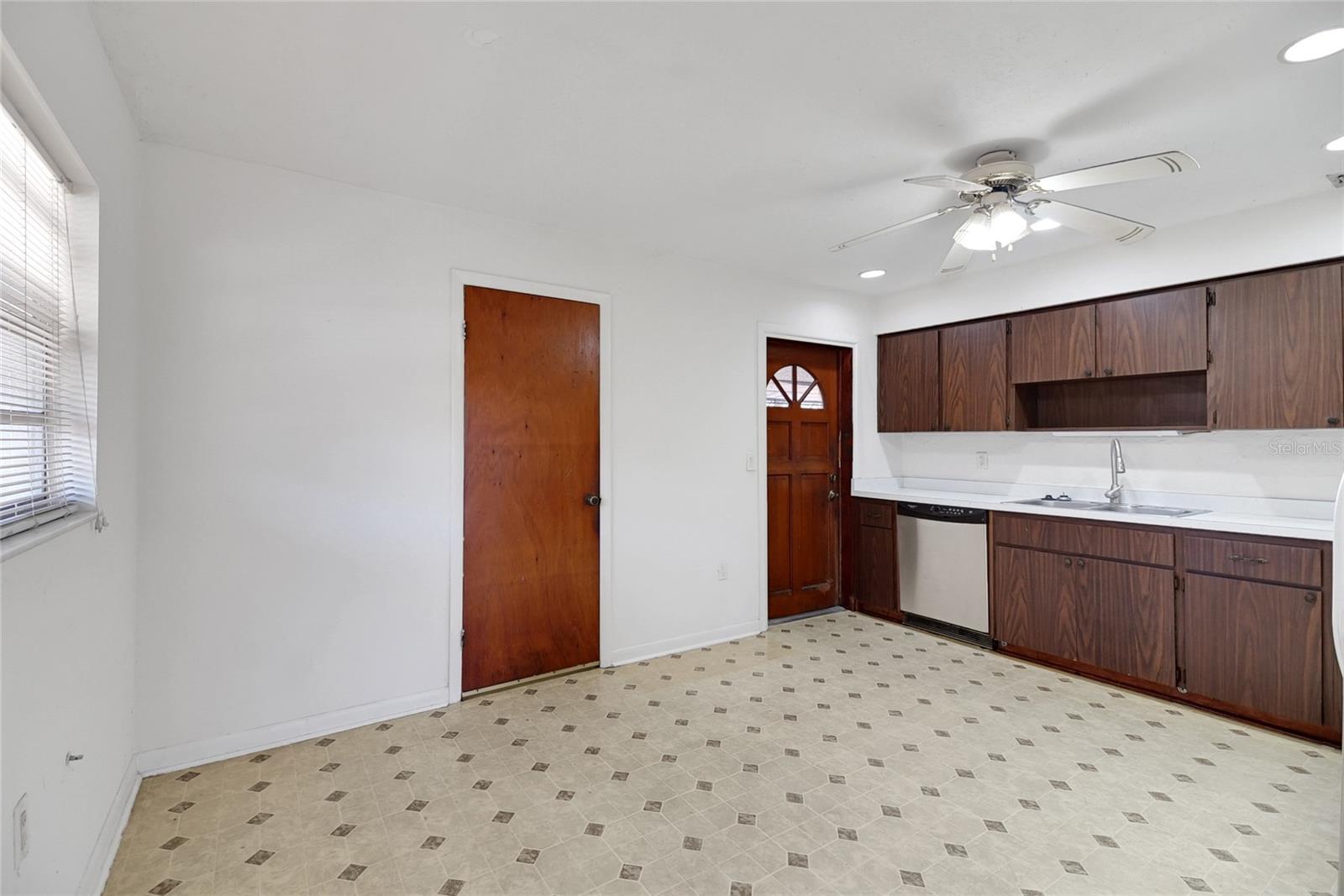 6213 HIGHLAND AVE, LEESBURG, FL, 34748