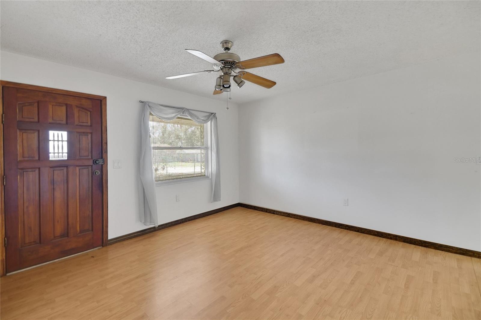 6213 HIGHLAND AVE, LEESBURG, FL, 34748