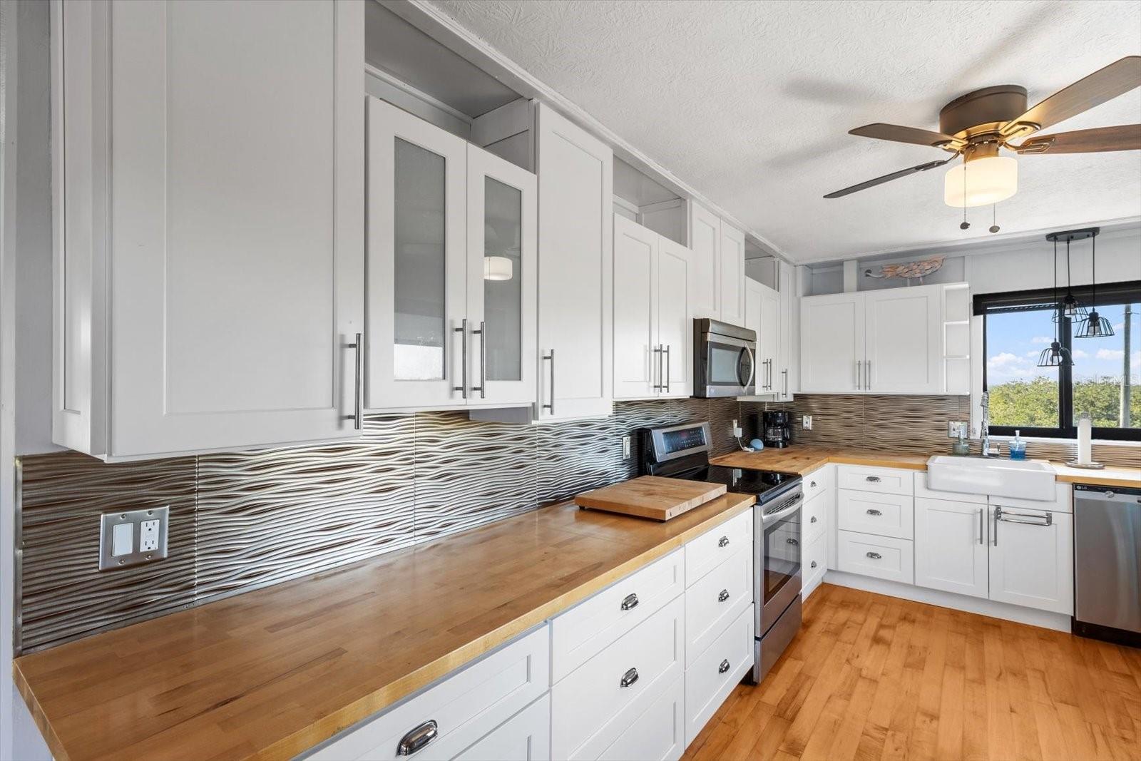 605 N LAKE CIR, CRYSTAL RIVER, FL, 34429