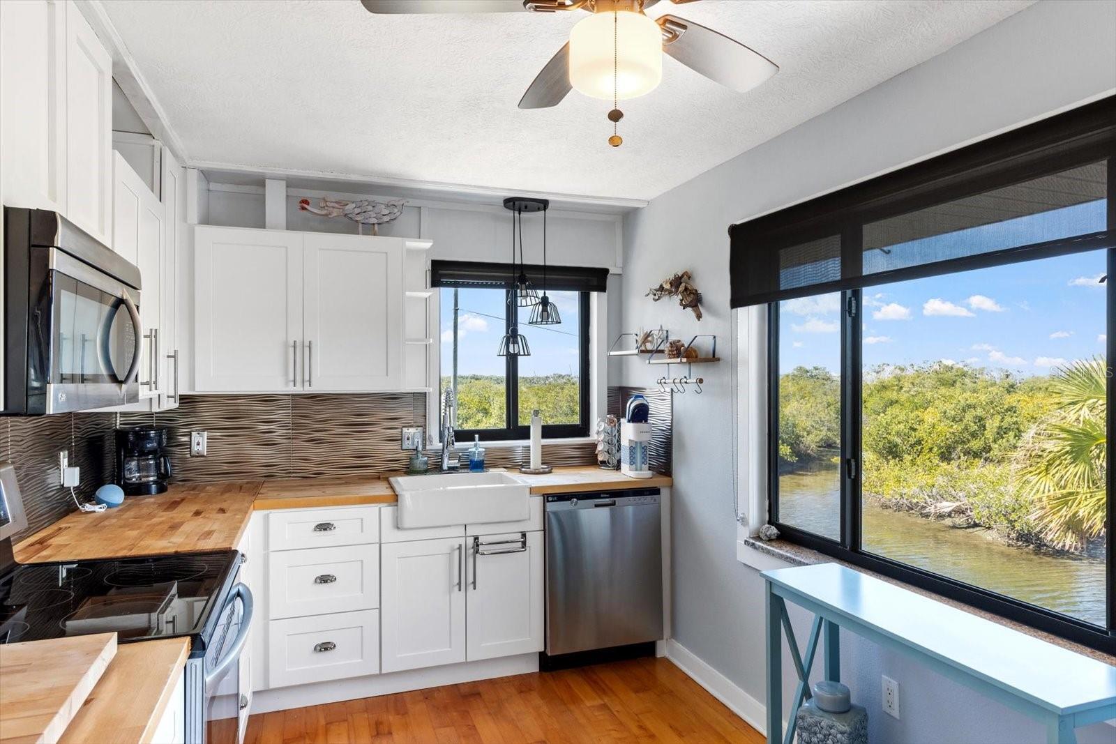 605 N LAKE CIR, CRYSTAL RIVER, FL, 34429