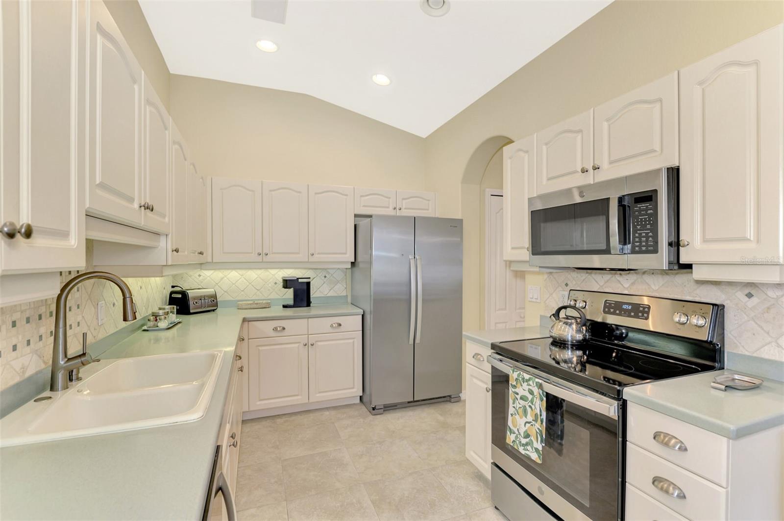 1056 TOPELIS DR, ENGLEWOOD, FL, 34223