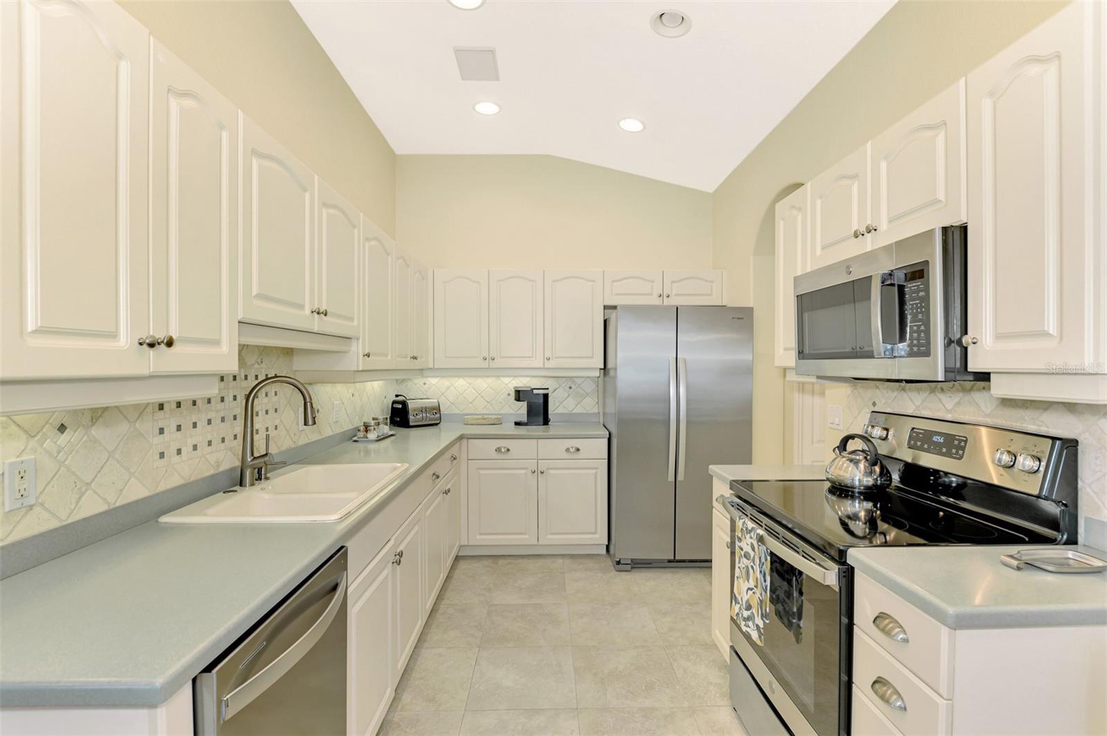 1056 TOPELIS DR, ENGLEWOOD, FL, 34223