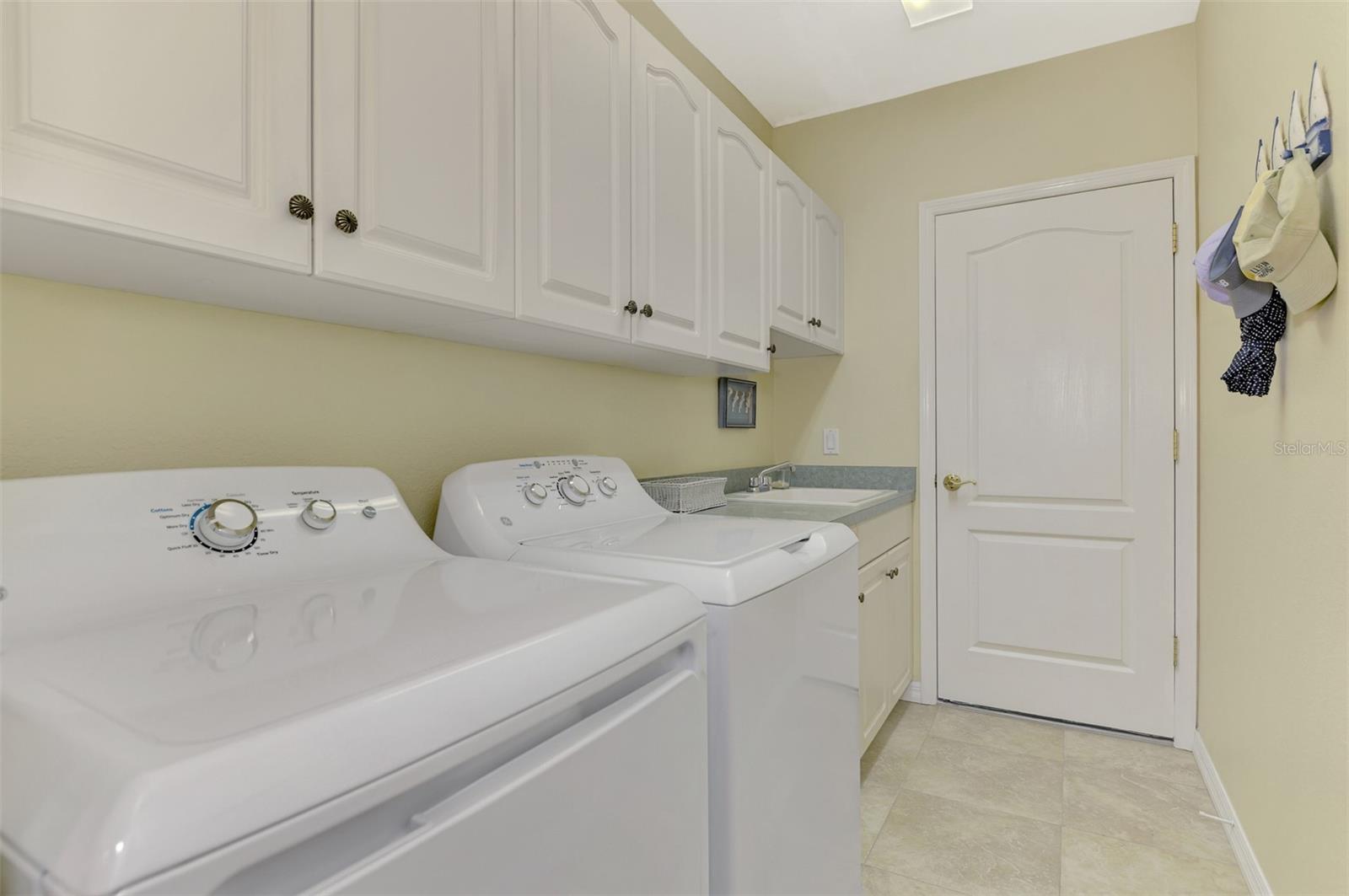 1056 TOPELIS DR, ENGLEWOOD, FL, 34223