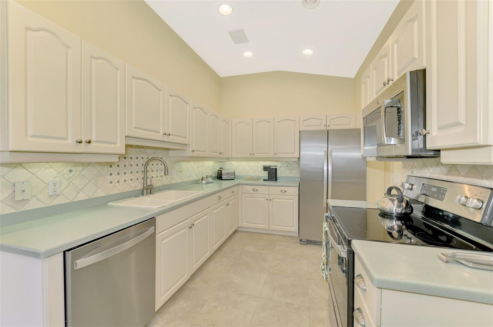 1056 TOPELIS DR, ENGLEWOOD, FL, 34223