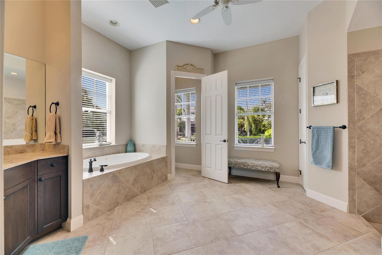 735 MANNS HARBOR DR, APOLLO BEACH, FL, 33572