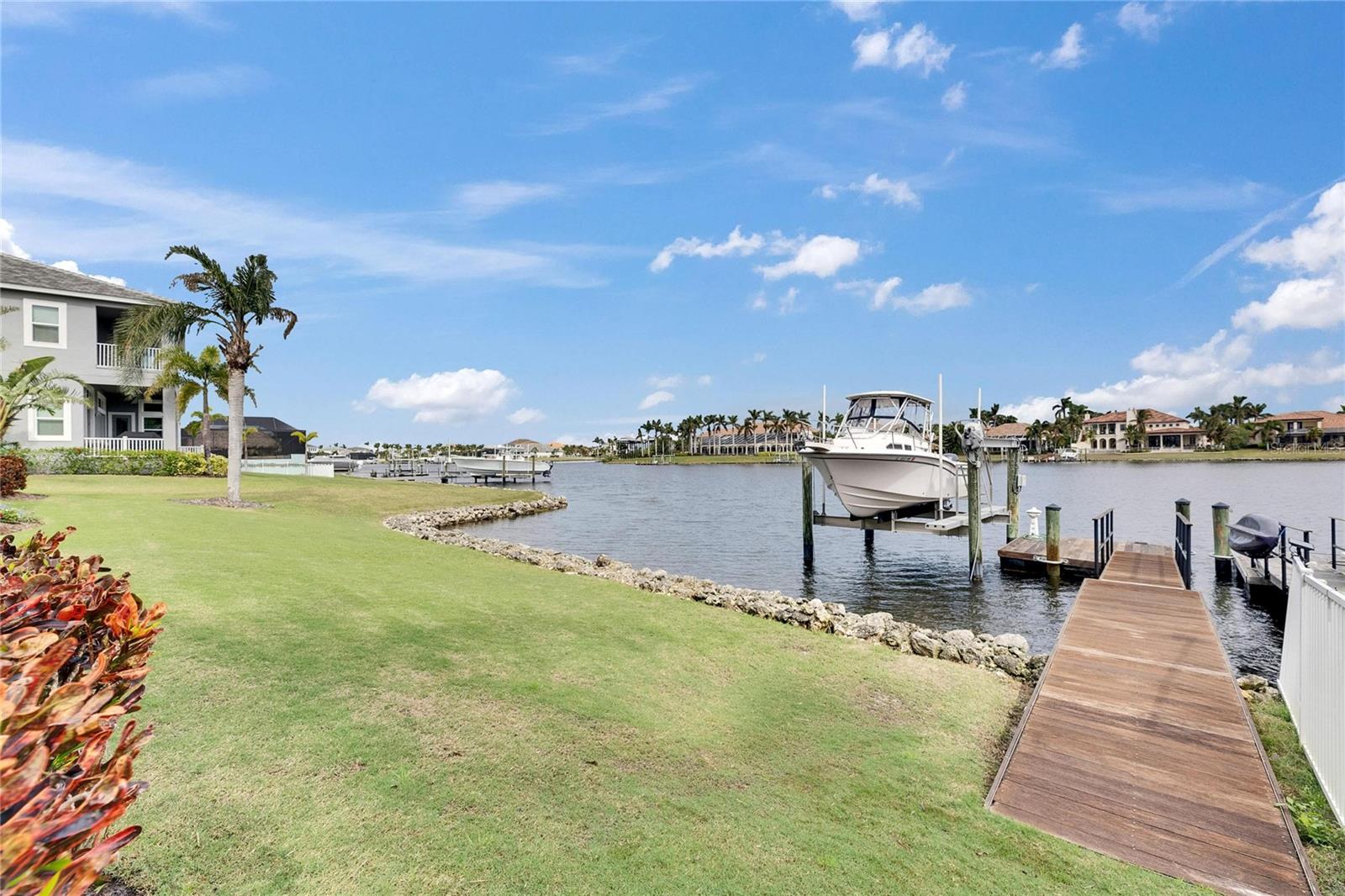 735 MANNS HARBOR DR, APOLLO BEACH, FL, 33572