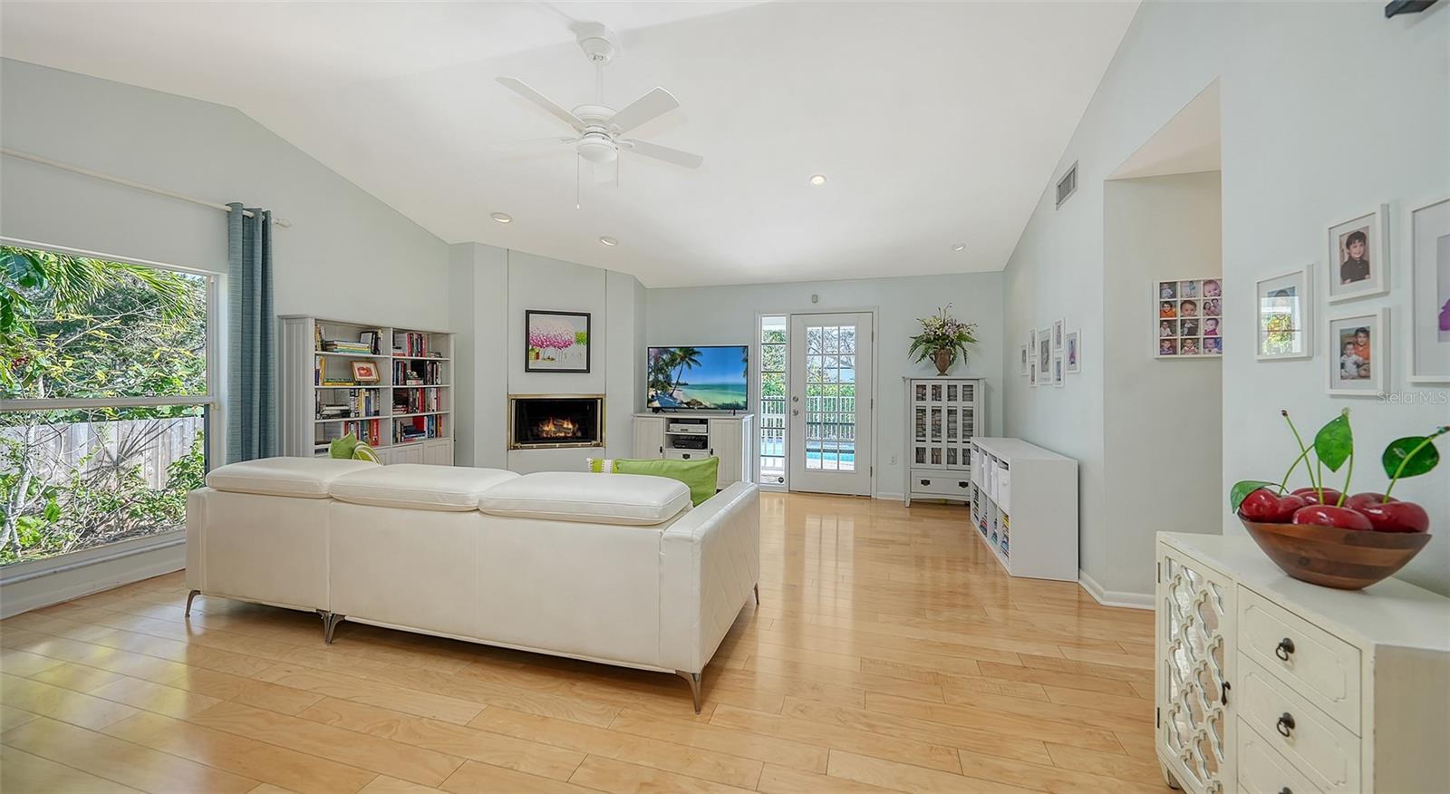 614 TROPICAL CIR, SARASOTA, FL, 34242