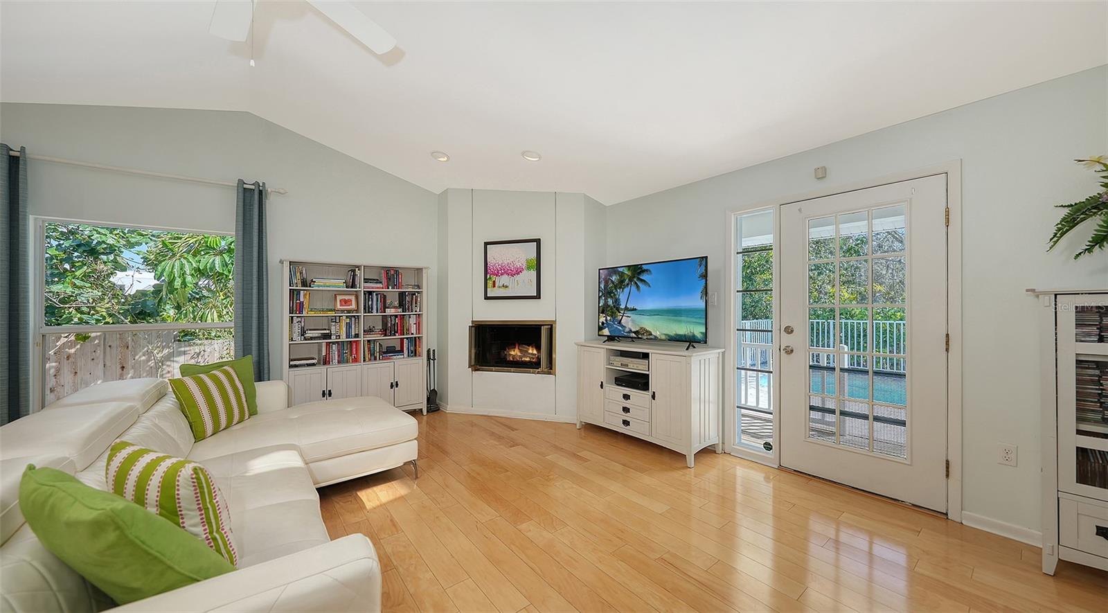 614 TROPICAL CIR, SARASOTA, FL, 34242
