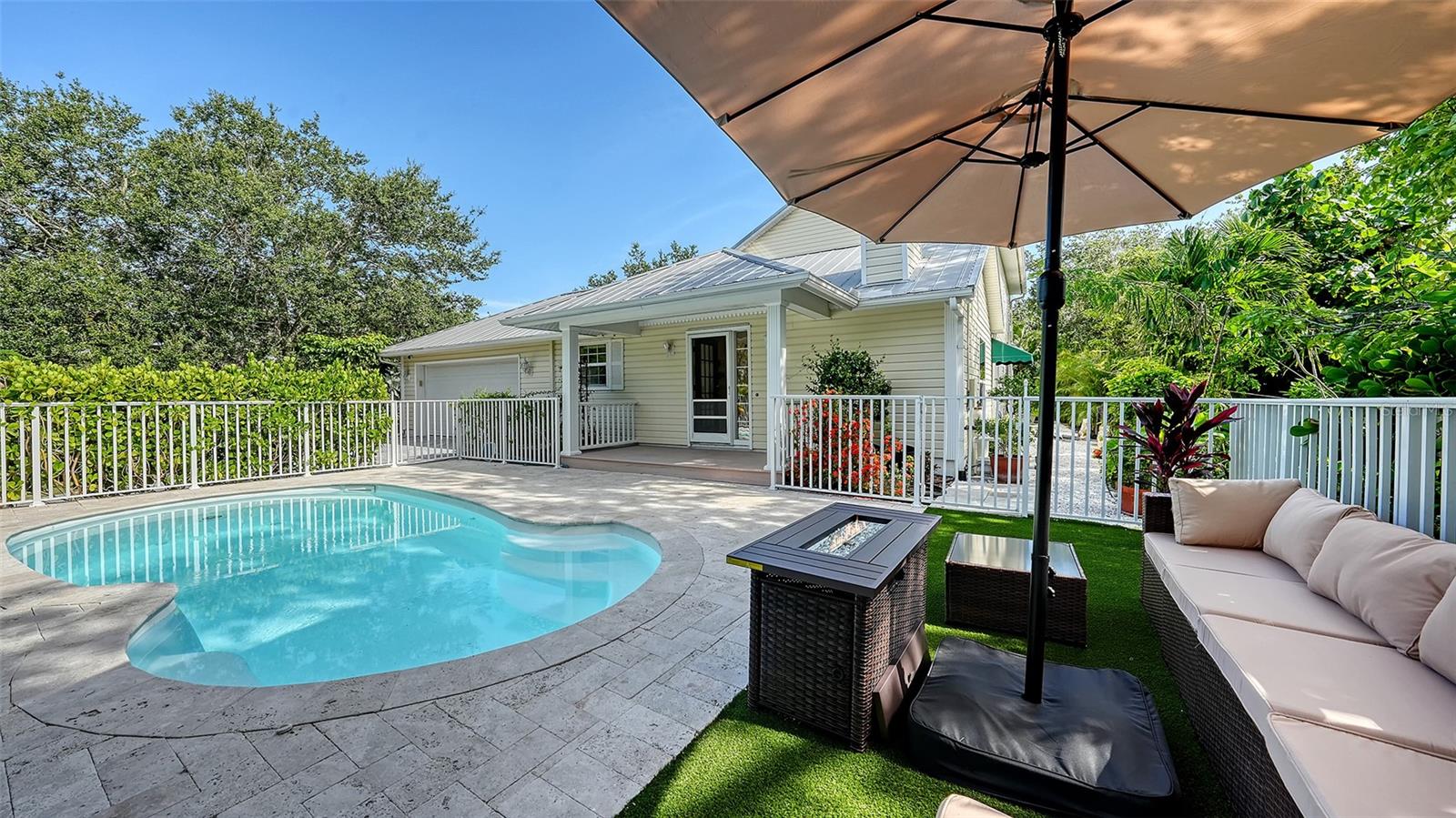 614 TROPICAL CIR, SARASOTA, FL, 34242